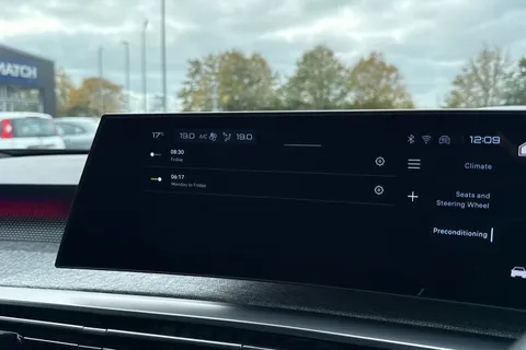 DF24YYH PEUGEOT E-3008 73kWh GT Auto 5dr Thumbnail #51