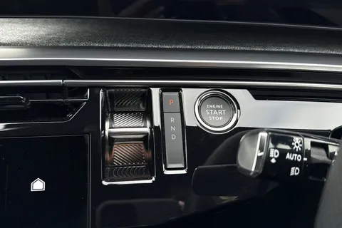 DF24YYH PEUGEOT E-3008 73kWh GT Auto 5dr Thumbnail #54