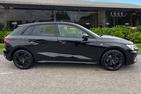 DA25SMX Audi A3 Black Edition 40 TFSI e 204 PS S tronic Thumbnail #4