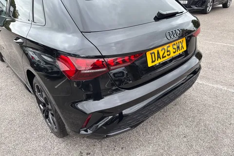 DA25SMX Audi A3 Black Edition 40 TFSI e 204 PS S tronic Thumbnail #8