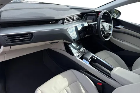 GY72HKG Audi e-tron Sportback Technik 50 quattro 230,00 kW Thumbnail #16