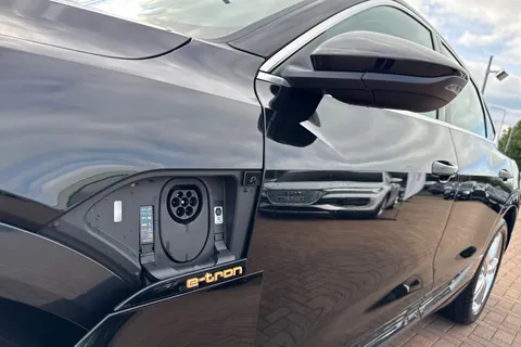 GY72HKG Audi e-tron Sportback Technik 50 quattro 230,00 kW Thumbnail #31