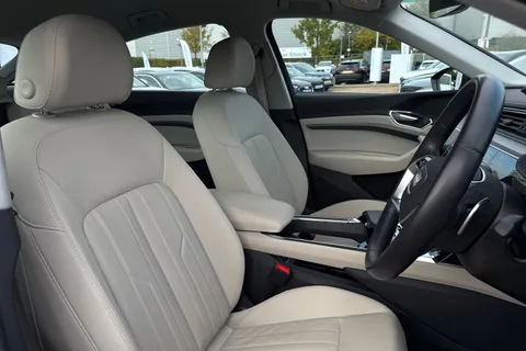 GY72HKG Audi e-tron Sportback Technik 50 quattro 230,00 kW Thumbnail #46