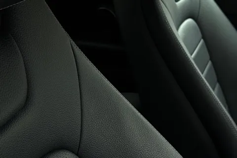 OV18ZGB Mercedes-Benz C Class 2.1 C220d AMG Line G-Tronic+ Euro 6 (s/s) 2dr Thumbnail #38