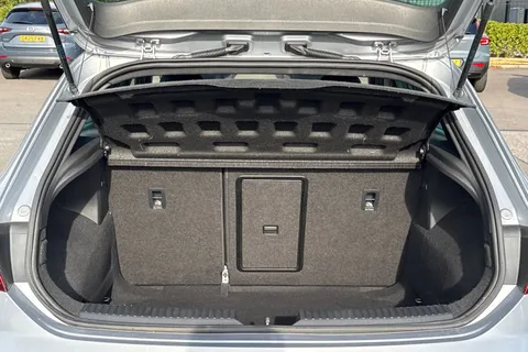 DN69XNY SEAT Leon 1.5 TSI EVO FR Black Edition Euro 6 (s/s) 5dr Thumbnail #7