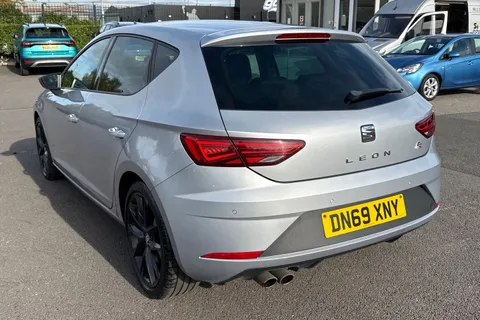 DN69XNY SEAT Leon 1.5 TSI EVO FR Black Edition Euro 6 (s/s) 5dr Thumbnail #8
