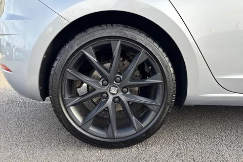 DN69XNY SEAT Leon 1.5 TSI EVO FR Black Edition Euro 6 (s/s) 5dr Thumbnail #11