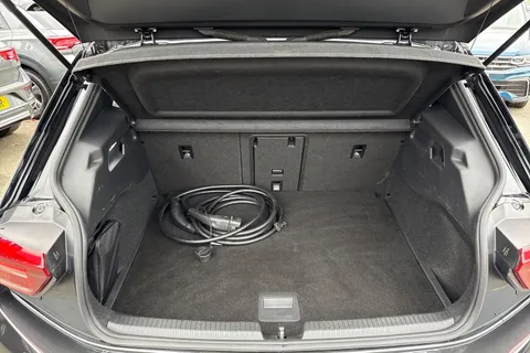 LO70ANR Volkswagen ID.3 Pro (58kWh) Family (Performance) | Rear Camera | Pan Roof Thumbnail #6