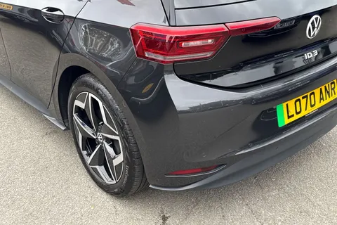 LO70ANR Volkswagen ID.3 Pro (58kWh) Family (Performance) | Rear Camera | Pan Roof Thumbnail #7