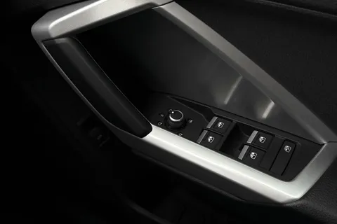 PJ22WZT Audi Q3 Sport 35 TFSI  150 PS 6-speed Thumbnail #38