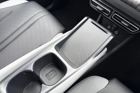 DG25PWZ BYD Dolphin Surf 43.2kWh Boost Auto 5dr Thumbnail #59