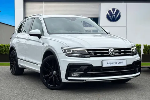 DE19ZMV Volkswagen Tiguan 2.0 TDi 150 4Motion R-Line Tech 5dr DSG | Heated Seats | Area View Camera Thumbnail #2