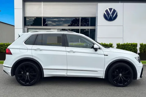 DE19ZMV Volkswagen Tiguan 2.0 TDi 150 4Motion R-Line Tech 5dr DSG | Heated Seats | Area View Camera Thumbnail #4
