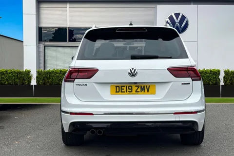DE19ZMV Volkswagen Tiguan 2.0 TDi 150 4Motion R-Line Tech 5dr DSG | Heated Seats | Area View Camera Thumbnail #5