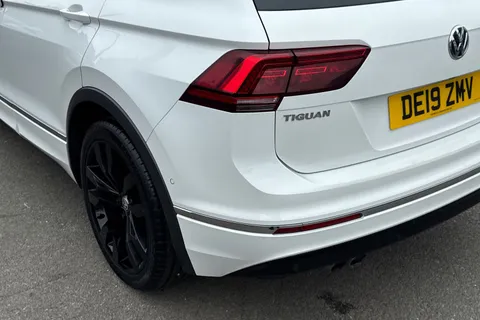 DE19ZMV Volkswagen Tiguan 2.0 TDi 150 4Motion R-Line Tech 5dr DSG | Heated Seats | Area View Camera Thumbnail #8