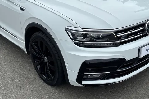 DE19ZMV Volkswagen Tiguan 2.0 TDi 150 4Motion R-Line Tech 5dr DSG | Heated Seats | Area View Camera Thumbnail #9