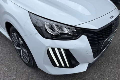 8 of 67 for PEUGEOT 208 1.2 PureTech Style Euro 6 (s/s) 5dr