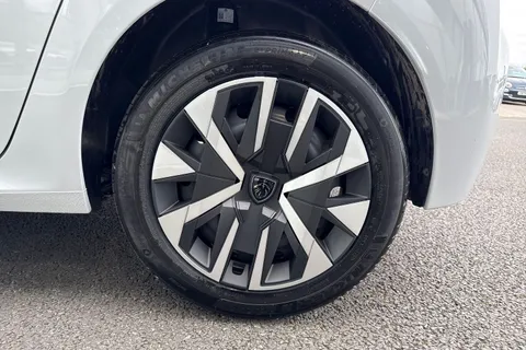 11 of 67 for PEUGEOT 208 1.2 PureTech Style Euro 6 (s/s) 5dr