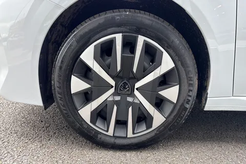 12 of 67 for PEUGEOT 208 1.2 PureTech Style Euro 6 (s/s) 5dr