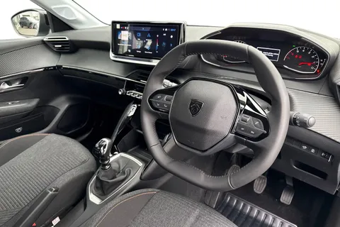 13 of 67 for PEUGEOT 208 1.2 PureTech Style Euro 6 (s/s) 5dr