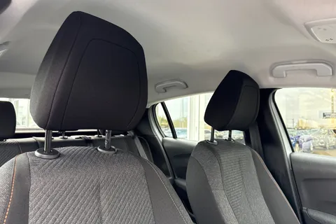 23 of 67 for PEUGEOT 208 1.2 PureTech Style Euro 6 (s/s) 5dr