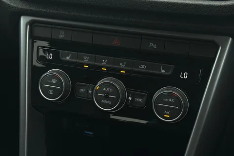 22 of 51 for VOLKSWAGEN T-ROC 1.5 TSI EVO Active 5dr DSG