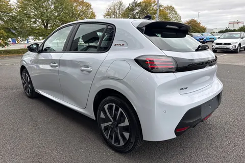 29 of 67 for PEUGEOT 208 1.2 PureTech Style Euro 6 (s/s) 5dr