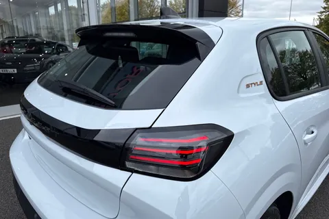 31 of 67 for PEUGEOT 208 1.2 PureTech Style Euro 6 (s/s) 5dr