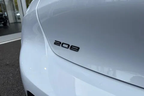 32 of 67 for PEUGEOT 208 1.2 PureTech Style Euro 6 (s/s) 5dr