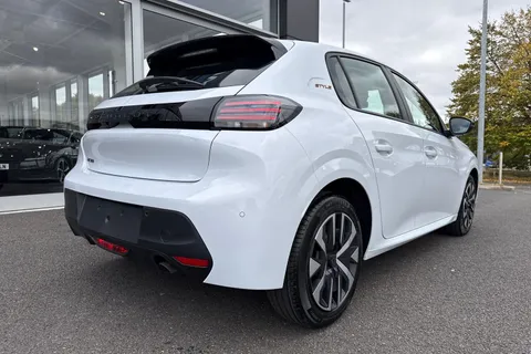 33 of 67 for PEUGEOT 208 1.2 PureTech Style Euro 6 (s/s) 5dr