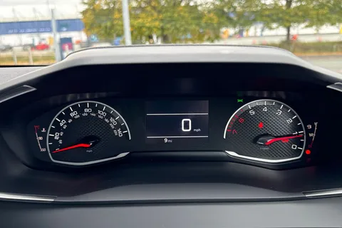 37 of 67 for PEUGEOT 208 1.2 PureTech Style Euro 6 (s/s) 5dr