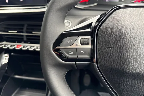 38 of 67 for PEUGEOT 208 1.2 PureTech Style Euro 6 (s/s) 5dr