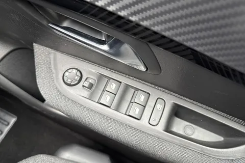 42 of 67 for PEUGEOT 208 1.2 PureTech Style Euro 6 (s/s) 5dr