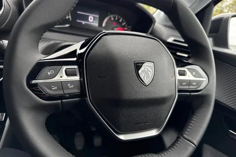 60 of 67 for PEUGEOT 208 1.2 PureTech Style Euro 6 (s/s) 5dr