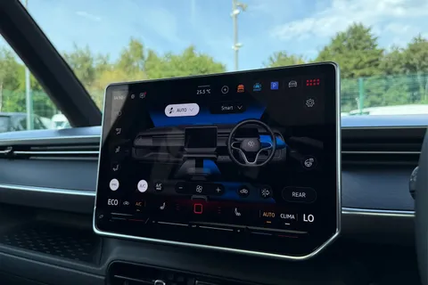 DE75WDA Volkswagen ID. Buzz GTX SWB 340 PS 79 kWh Pro Electric Automatic - Heat Pump / Towbar Thumbnail #22