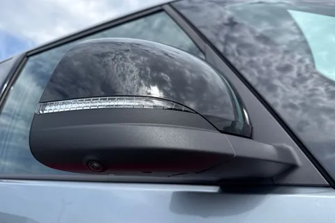 DE75WDA Volkswagen ID. Buzz GTX SWB 340 PS 79 kWh Pro Electric Automatic - Heat Pump / Towbar Thumbnail #25