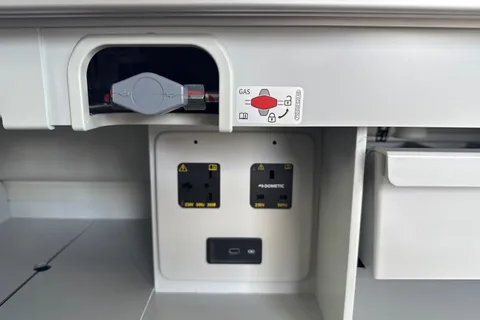 41 of 64 for VOLKSWAGEN CALIFORNIA 2.0 TDI Ocean 5dr DSG