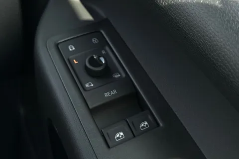 DE75WDA Volkswagen ID. Buzz GTX SWB 340 PS 79 kWh Pro Electric Automatic - Heat Pump / Towbar Thumbnail #43