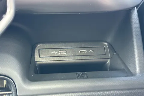 DE75WDA Volkswagen ID. Buzz GTX SWB 340 PS 79 kWh Pro Electric Automatic - Heat Pump / Towbar Thumbnail #46