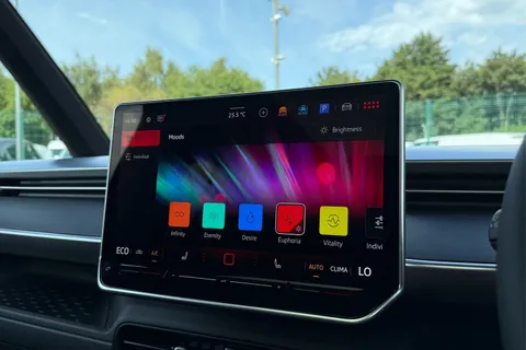 DE75WDA Volkswagen ID. Buzz GTX SWB 340 PS 79 kWh Pro Electric Automatic - Heat Pump / Towbar Thumbnail #60