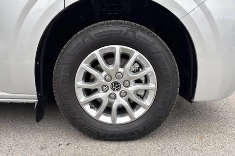 9 of 43 for VOLKSWAGEN TRANSPORTER 100kW 65kWh Commerce Pro Van Auto