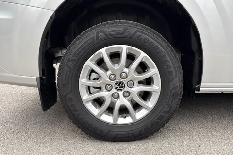 10 of 43 for VOLKSWAGEN TRANSPORTER 100kW 65kWh Commerce Pro Van Auto