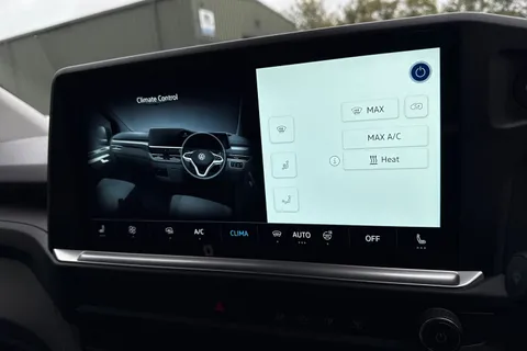 21 of 43 for VOLKSWAGEN TRANSPORTER 100kW 65kWh Commerce Pro Van Auto