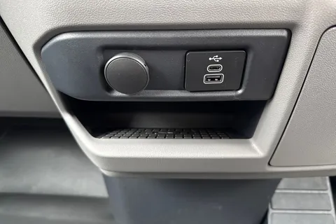 27 of 43 for VOLKSWAGEN TRANSPORTER 100kW 65kWh Commerce Pro Van Auto