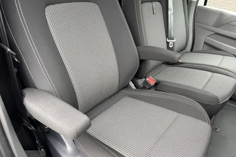 35 of 43 for VOLKSWAGEN TRANSPORTER 100kW 65kWh Commerce Pro Van Auto