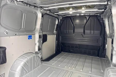 40 of 43 for VOLKSWAGEN TRANSPORTER 100kW 65kWh Commerce Pro Van Auto