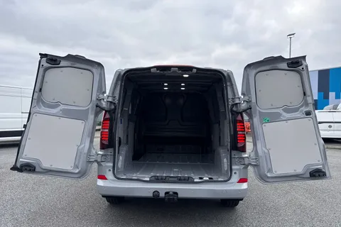 DE75SXR Volkswagen Transporter T32 Panel Van Commerce Pro SWB 170PS TDi 8 Sp Auto - Delivery Miles Thumbnail #7