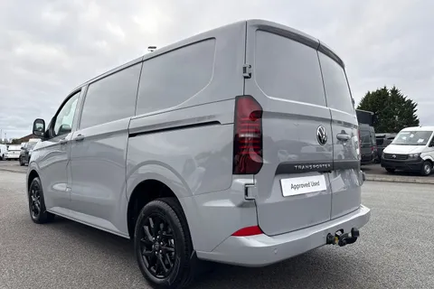DE75SXR Volkswagen Transporter T32 Panel Van Commerce Pro SWB 170PS TDi 8 Sp Auto - Delivery Miles Thumbnail #8