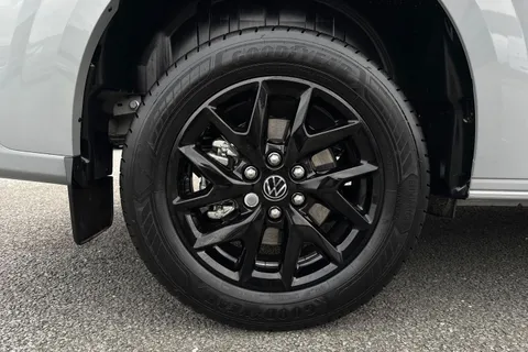 DE75SXR Volkswagen Transporter T32 Panel Van Commerce Pro SWB 170PS TDi 8 Sp Auto - Delivery Miles Thumbnail #11