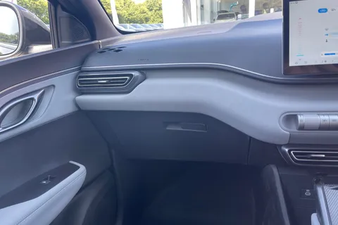 BYD Dolphin Surf 43.2kWh Boost Auto 5dr Thumbnail #15